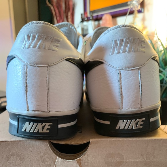 Nike shoes - Picture 2 of 3